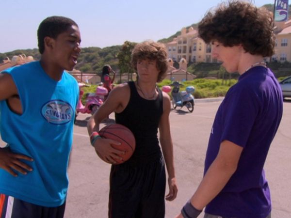 Zoey 101 - Quinn e a alpaca