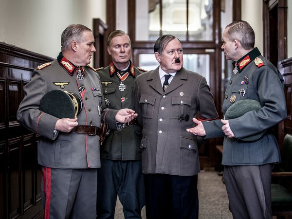 Hitler's Circle of Evil - Beginning of the End