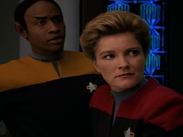 Star Trek: Voyager - Maneuvers