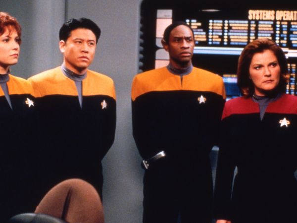 Star Trek: Voyager - Ashes To Ashes