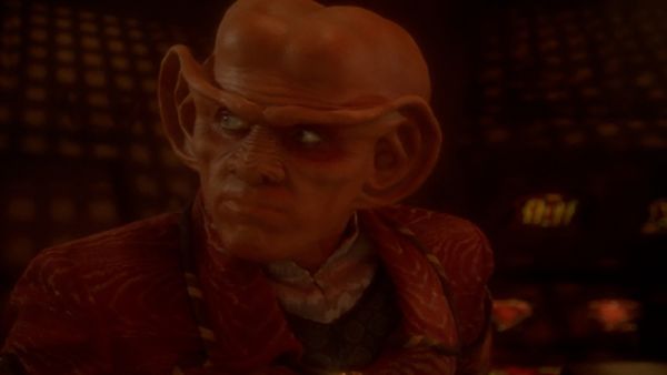 Star Trek: Deep Space Nine - Skygger og symboler