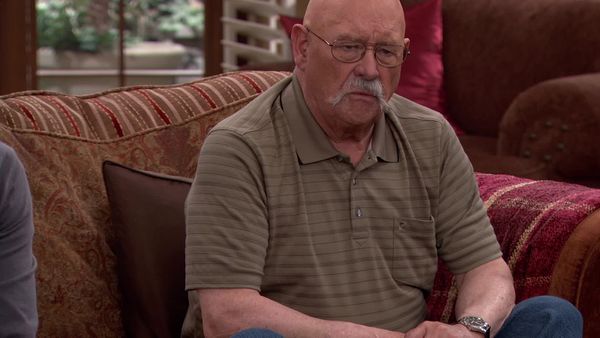 Anger Management - Charlie Tries to Prove Therapy is Legit