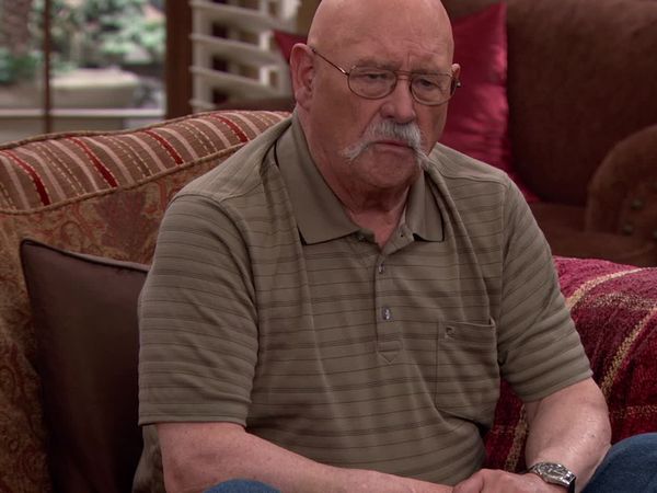 Anger Management - Charlie Tries to Prove Therapy is Legit