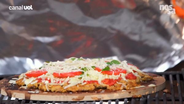 Vai ter Churras - Pizza com massa de linguiça