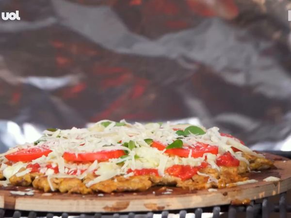 Vai ter Churras - Pizza com massa de linguiça