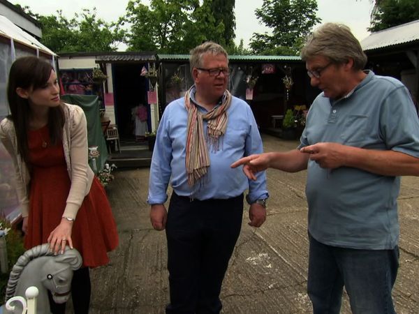 Celebrity Antiques Road Trip - Janet Ellis and Sophie Ellis