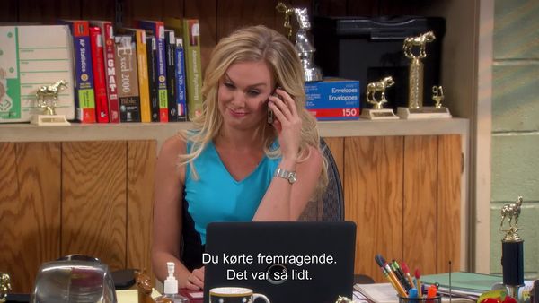 Anger Management - Charlie tilbringer tid med den lækre fængselsinspektør