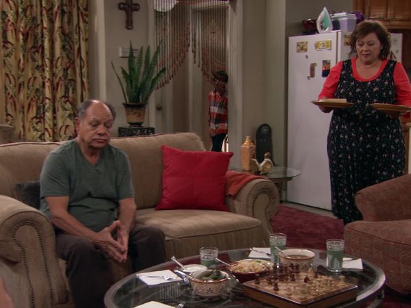 Anger Management - Charlie and the Hot Latina