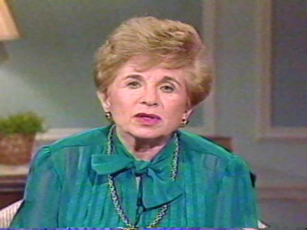 Dr. Ruth - Dr. Ruth: S1 E1 - Burt Reynolds