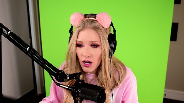 Brianna Playz - I Got Trapped in Noob1234's Minecraft House! / Never Dig Straight Down in the Nether!