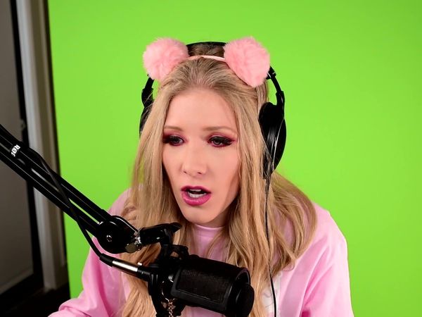 Brianna Playz - I Got Trapped in Noob1234's Minecraft House! / Never Dig Straight Down in the Nether!