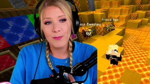 Brianna Playz - Extreme Minecraft Truth or Dare with Aphmau! / How to Tame a Pet Bee in Minecraft!