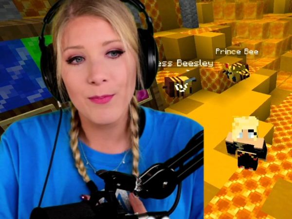 Brianna Playz - Extreme Minecraft Truth or Dare with Aphmau! / How to Tame a Pet Bee in Minecraft!