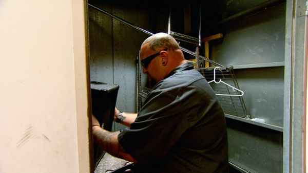 Auction Hunters - Fire in the Hole!