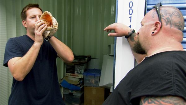 Auction Hunters - Friends in Hawaii Places