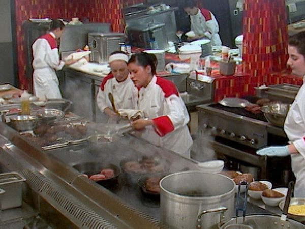 Hell's Kitchen - 14 Chefs Compete