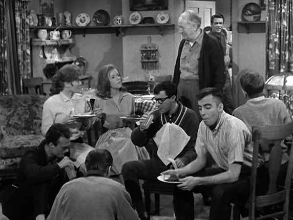 The Real McCoys - Meeting Hassie's Friends