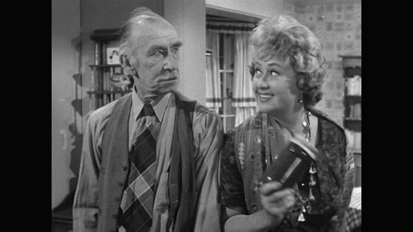 The Real McCoys - Aunt Win's Conquest