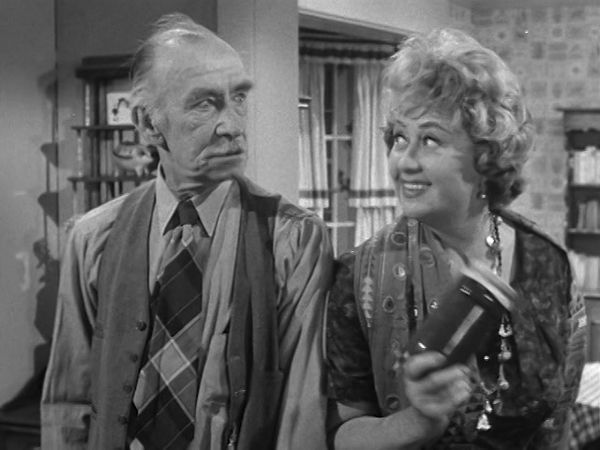 The Real McCoys - Aunt Win's Conquest