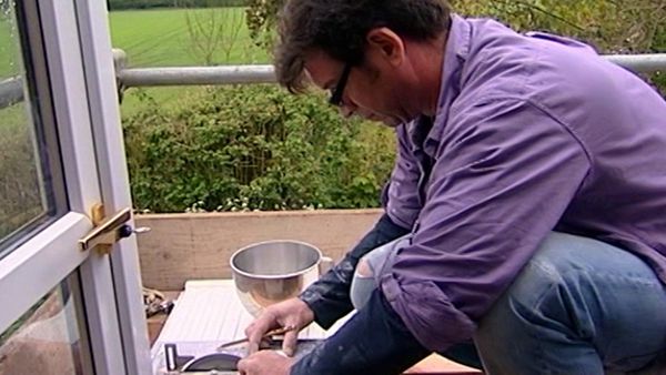 DIY SOS - Liz's Bedroom Bedlam