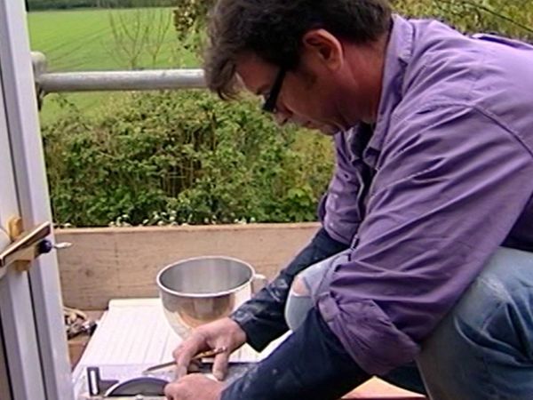 DIY SOS - Liz's Bedroom Bedlam