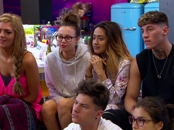 Geordie Shore - The Newbies Throw A Party