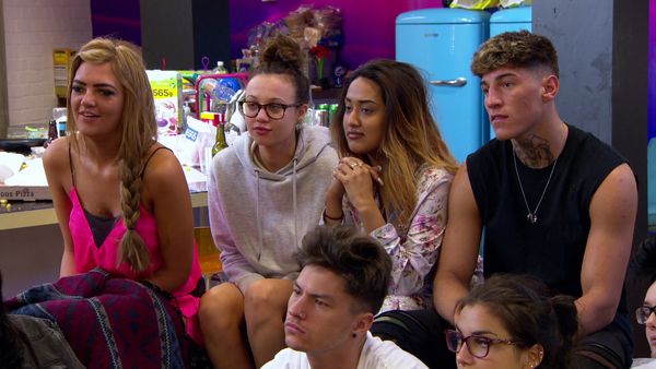 Geordie Shore - The Newbies Throw A Party