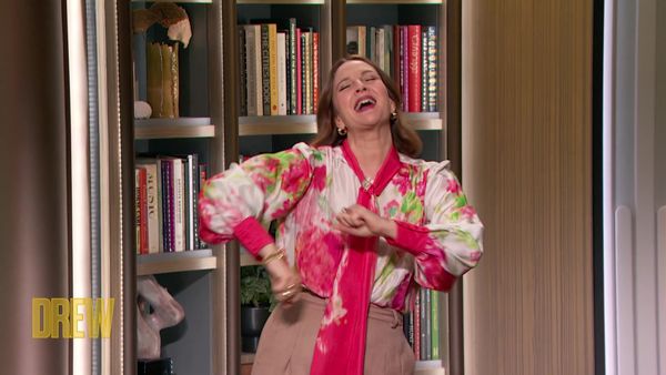 The Drew Barrymore Show - James Corden, “Drew’s Love Bug” Dating Apps, The Weekender