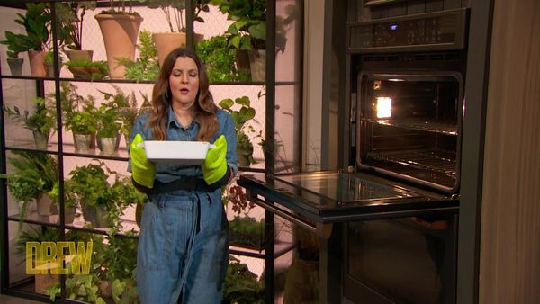 The Drew Barrymore Show - Seth MacFarlane & Liz Gillies, Drew’s Surprise For Family Who Adopted 5 Siblings, The Weekender