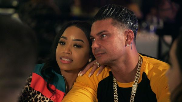 Double Shot at Love with DJ Pauly D & Vinny - Angelina is Here!