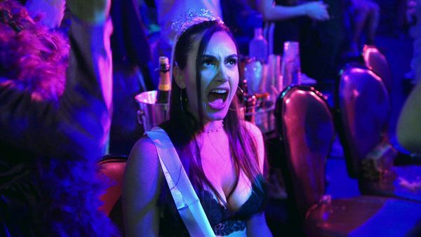 Double Shot at Love with DJ Pauly D & Vinny - Strip and Tell