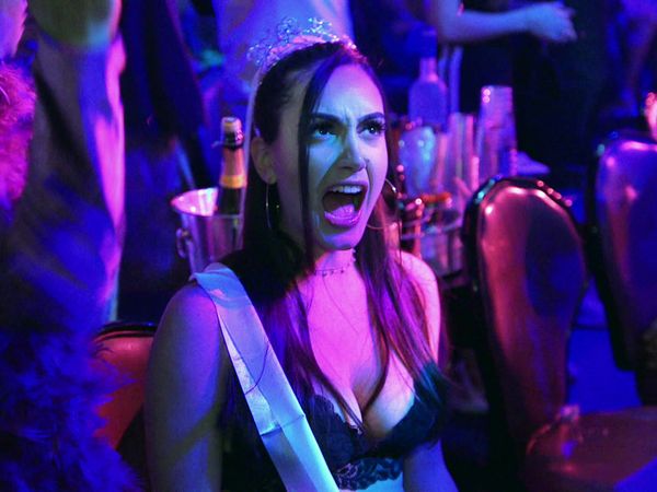Double Shot at Love with DJ Pauly D & Vinny - Strip and Tell