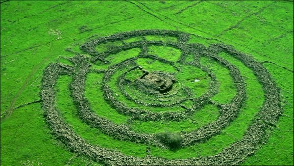 The Naked Archaeologist - Decoding Ezekiel's Vision