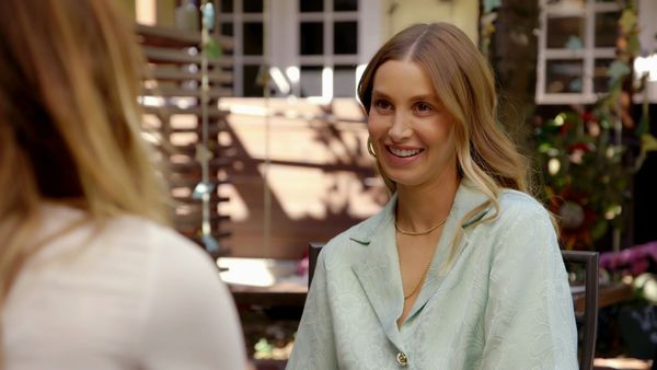 The Hills: New Beginnings - Best Friends Kissing