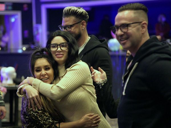 Jersey Shore Family Vacation - Worst Talent Show Ever