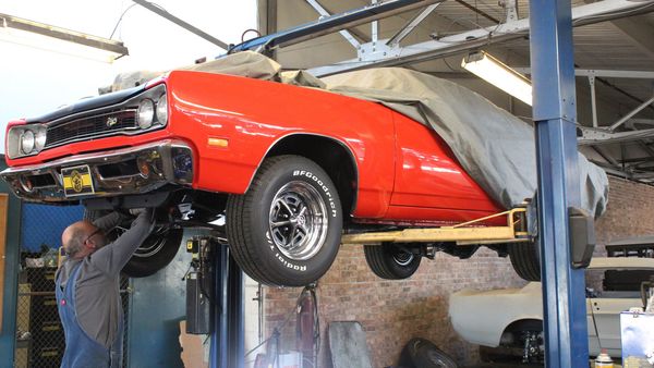 FantomWorks LATAM - La bella y el superbee
