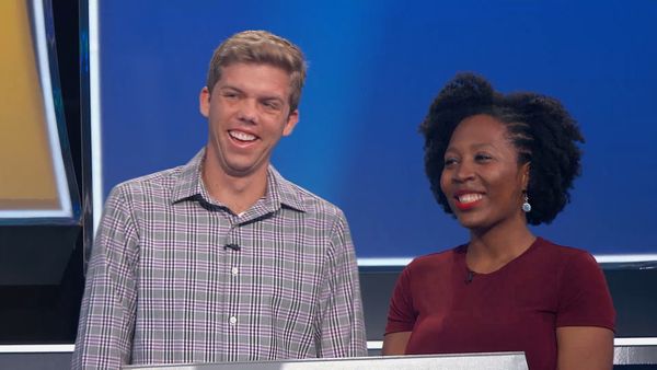 Emogenius - Team Bootylicious vs. Team Twerking In The Galley