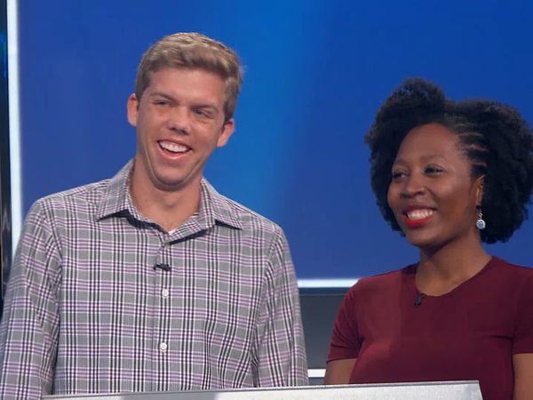 Emogenius - Team Bootylicious vs. Team Twerking In The Galley