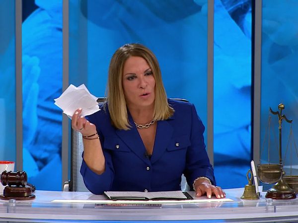 Caso Cerrado (LAS) - Yo la amo pero ella me posee / Anoréxica por mi madre