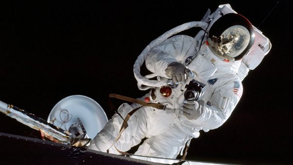 Apollo-programmet - Inn i tomrommet