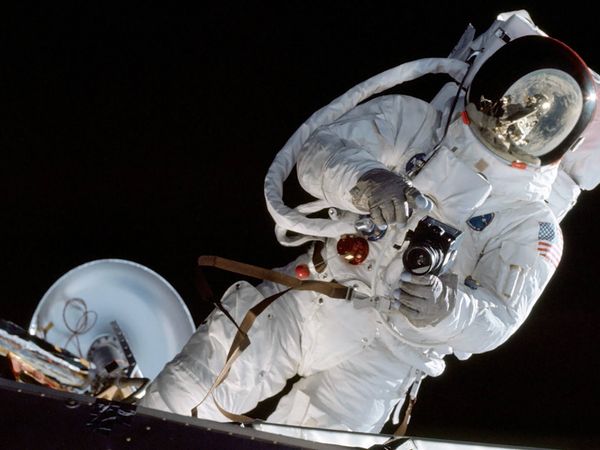 Apollo-programmet - Inn i tomrommet