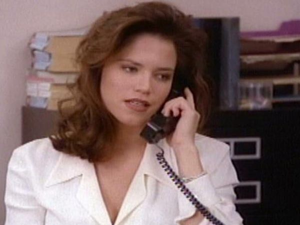 Melrose Place - Väcka misstankar