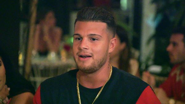 Double Shot at Love with DJ Pauly D and Vinny LT - La palabra que comienza con A