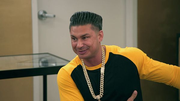 Double Shot at Love with DJ Pauly D and Vinny LT - ¡Angelina está aquí­!