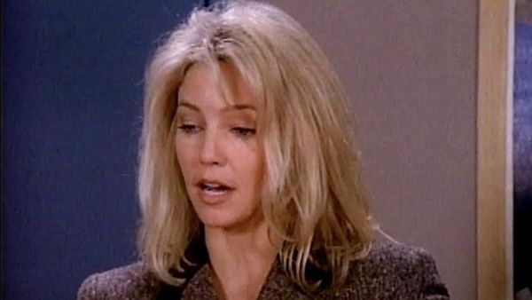 Melrose Place - Jamen, man skyder da mødre? (dobbeltafsnit)