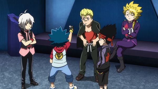 Beyblade Burst - Mega Chamas! Sabres Duplos!