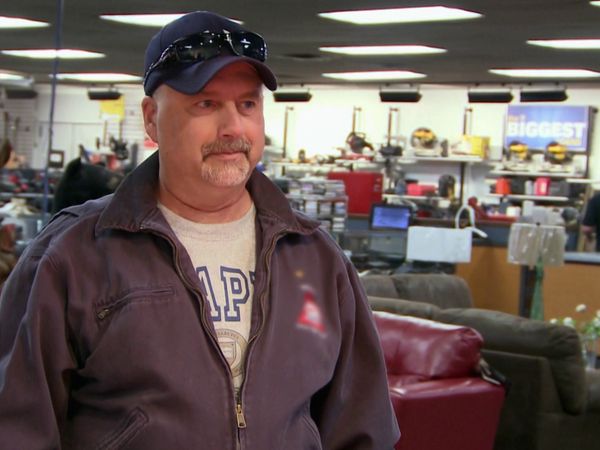Hardcore Pawn - Episode 910