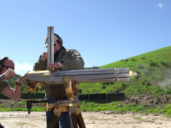 Hollywood Weapons - Shark Go Boom