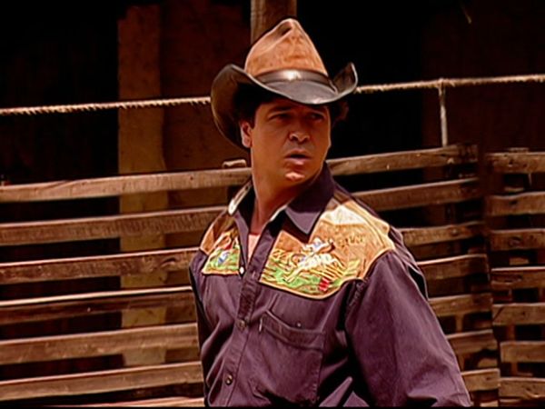 Pasión de gavilanes - Espía insolente