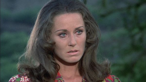 Hawaii Five-0 - A Woman's Work is with a Gun